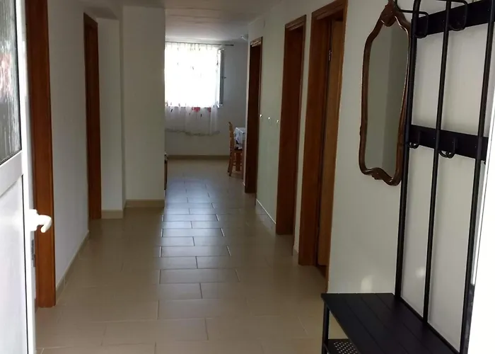 Ela * Sveti Filip i Jakov